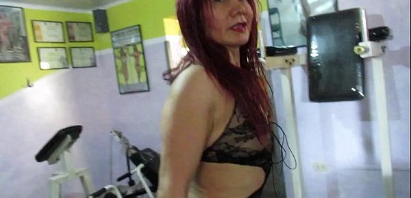  WORKOUT HOT DE LA DIOSA MILF MOSTRANDO CULO Y  LABIOS VAGINALES